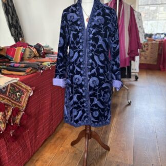 Embroidered velvet coat in blue
